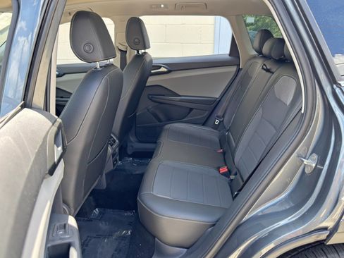 Used 2022 Volkswagen Taos SE w/ Panoramic Sunroof Package AWD/4WD image 34