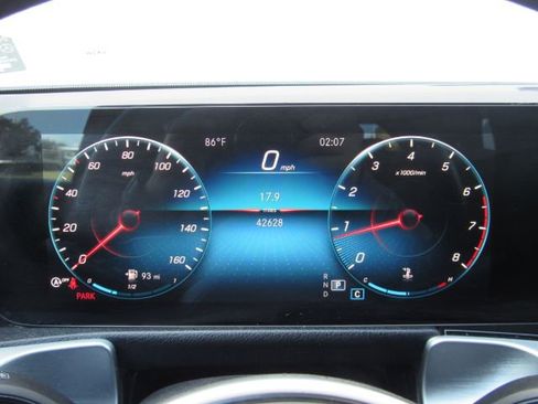 Used 2022 Mercedes-Benz GLB 250 w/ Premium Package Lite image 39