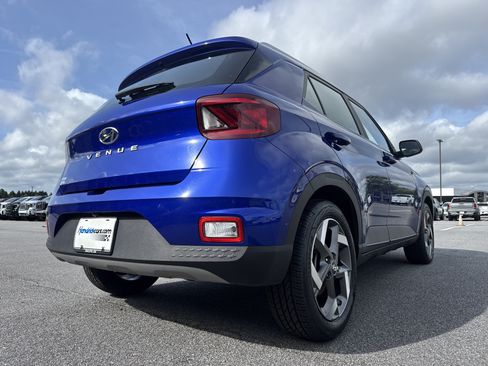 Used 2024 Hyundai Venue SEL FWD image 10