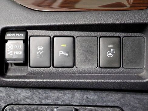 Used 2018 Toyota Sienna Limited image 44