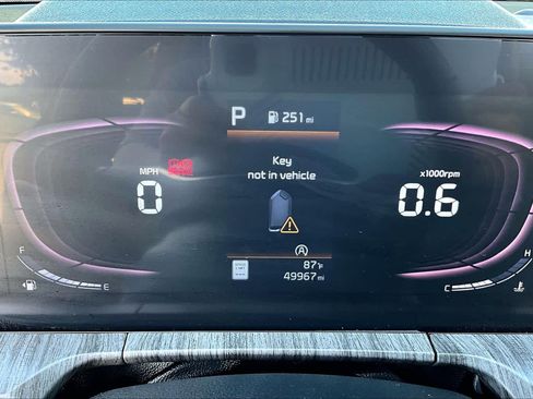 Used 2023 Kia Telluride EX w/ EX Captain's Chair Package FWD image 23