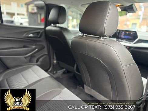 Used 2025 Chevrolet Trax LT FWD image 13