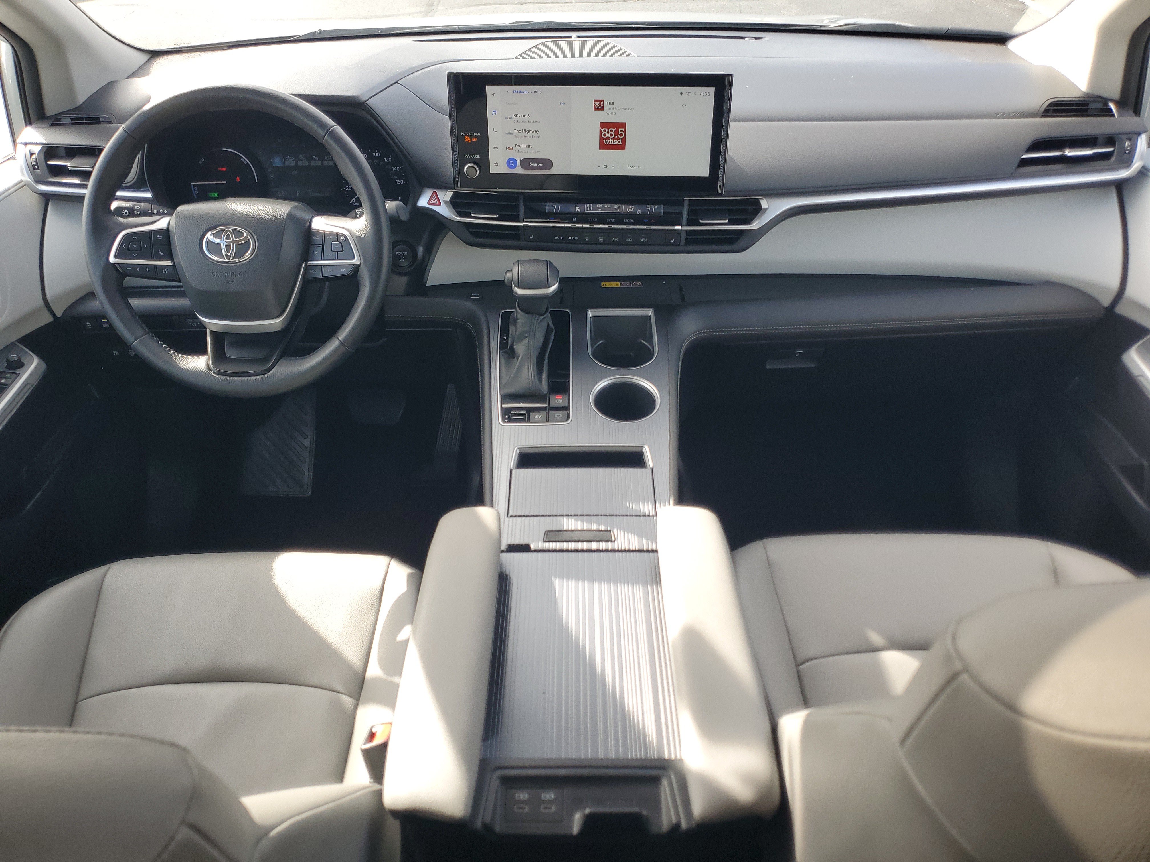 Certified 2025 Toyota Sienna XLE FWD image 15