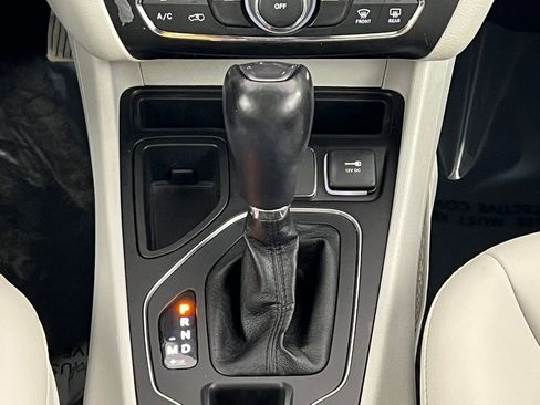 Used 2021 Jeep Cherokee Latitude Plus image 10