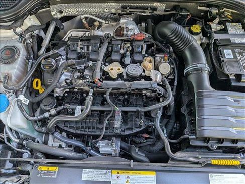 Used 2023 Volkswagen Golf R image 24