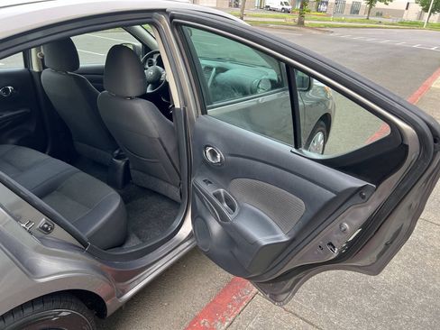 Used 2013 Nissan Versa SV w/ Convenience Pkg FWD image 10