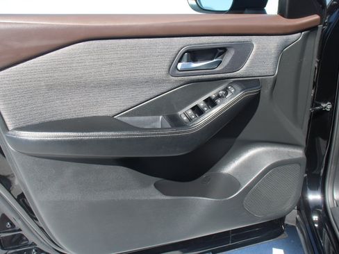 Used 2023 Nissan Rogue SV FWD image 10