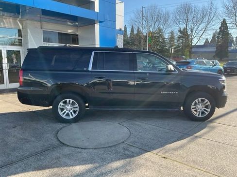 Used 2019 Chevrolet Suburban LT image 9