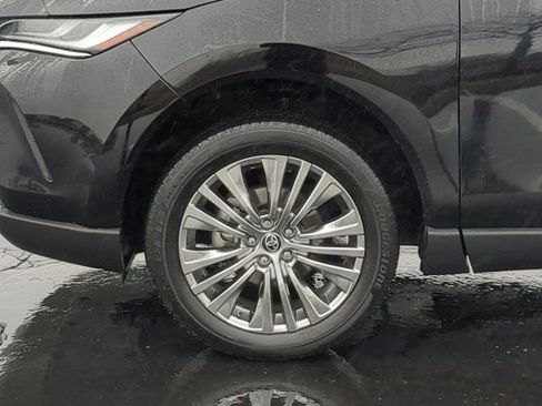 Certified 2023 Toyota Venza XLE image 7