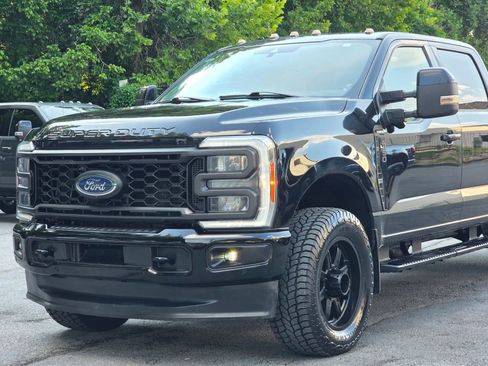 Used 2023 Ford F350 Lariat w/ Lariat Ultimate Package AWD/4WD image 2