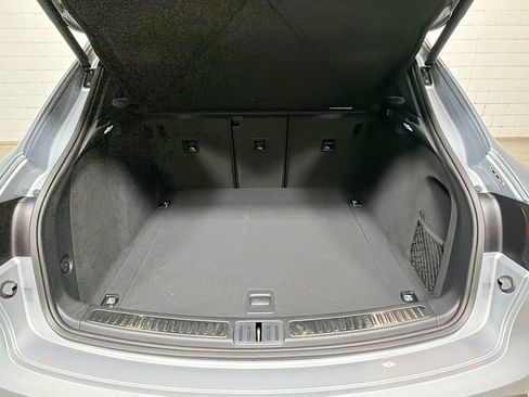 Certified 2023 Porsche Macan AWD/4WD image 13