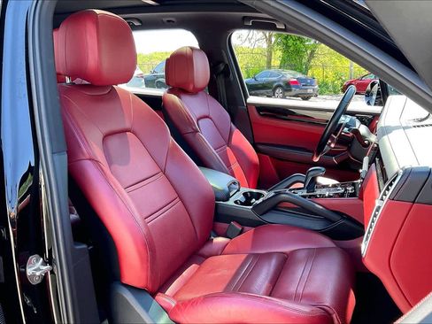 Used 2020 Porsche Cayenne AWD/4WD image 8