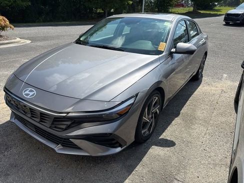 Used 2024 Hyundai Elantra Limited image 6