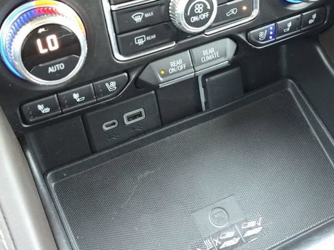 Used 2023 GMC Yukon SLT AWD/4WD image 39