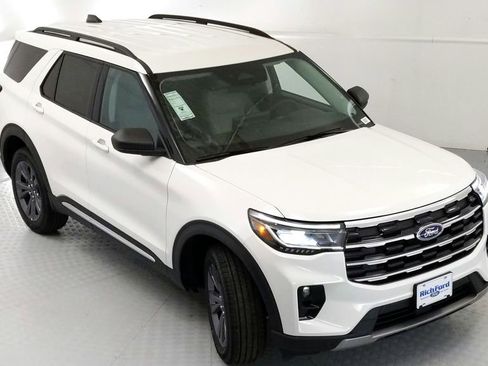 New 2025 Ford Explorer Active w/ Active Comfort Package image 13