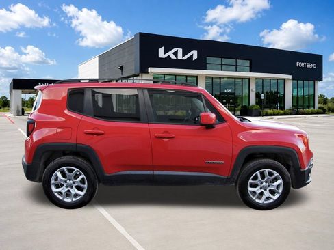 Used 2015 Jeep Renegade Latitude AWD/4WD image 4