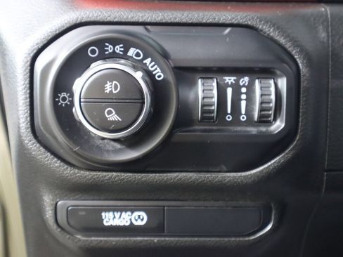 Used 2020 Jeep Gladiator Rubicon image 9