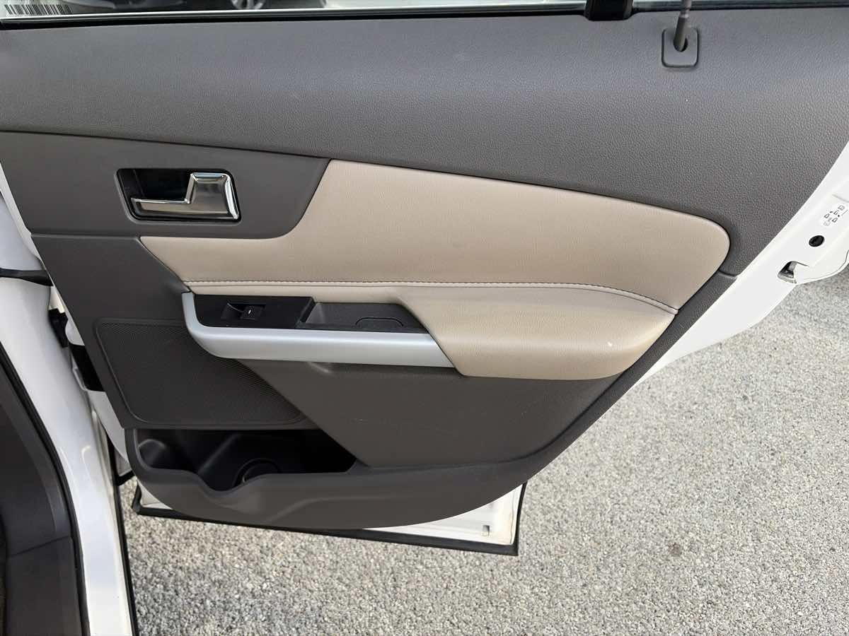 Used 2013 Ford Edge Limited FWD image 22