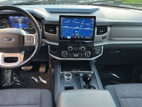Used 2023 Ford Expedition XLT image 13
