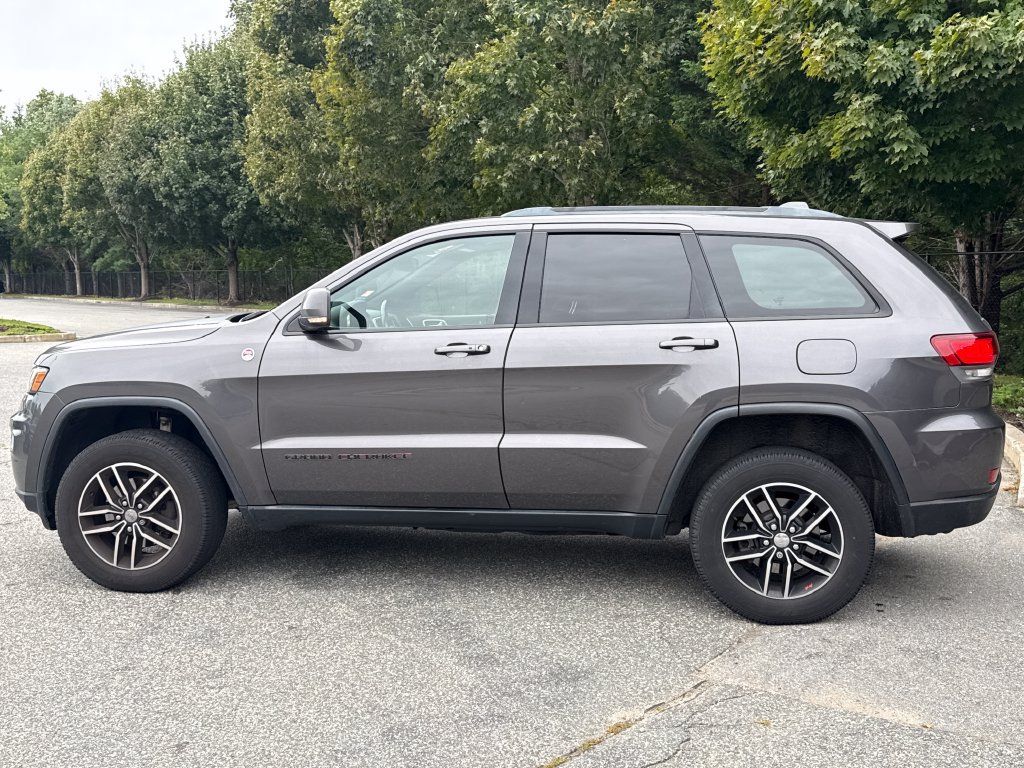 Used 2018 Jeep Grand Cherokee Trailhawk AWD/4WD image 8