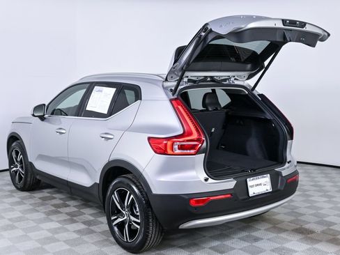 Certified 2025 Volvo XC40 B5 Core image 33