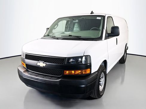 Used 2022 Chevrolet Express 2500 image 4