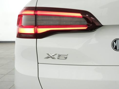 Used 2022 BMW X5 xDrive40i w/ Premium Package AWD/4WD image 4