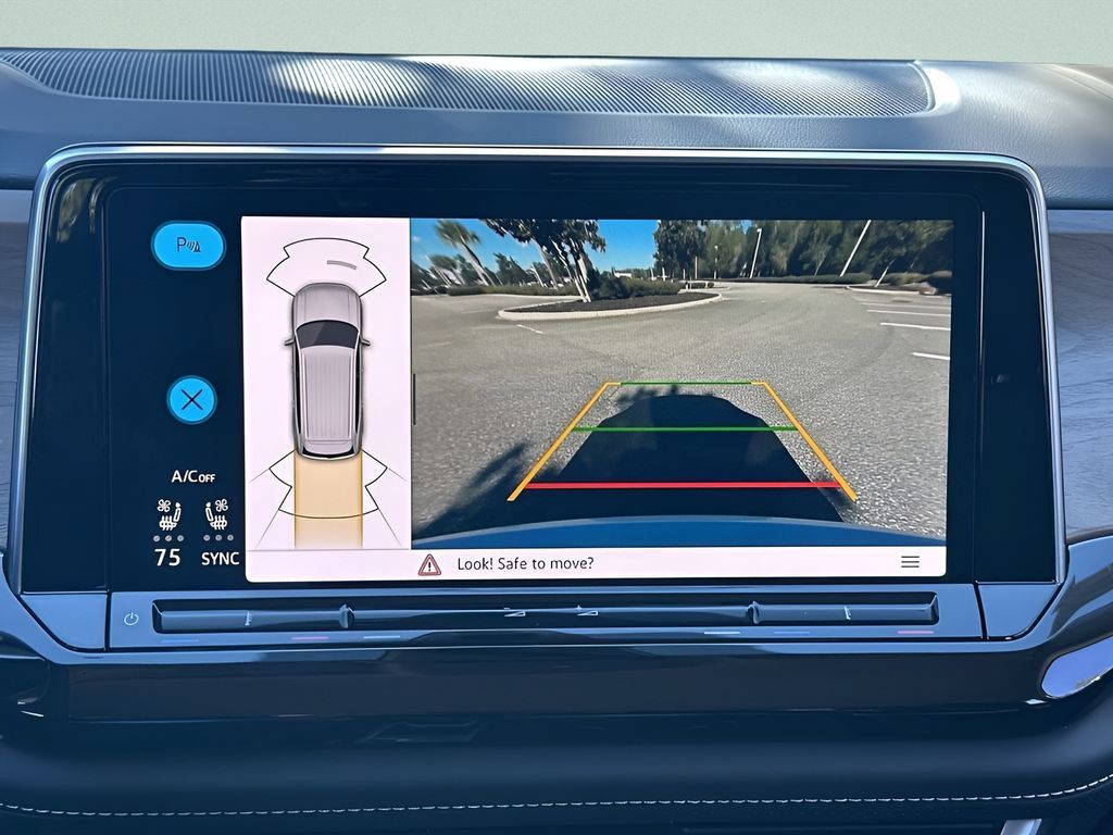 New 2026 Volkswagen Atlas SE FWD image 17