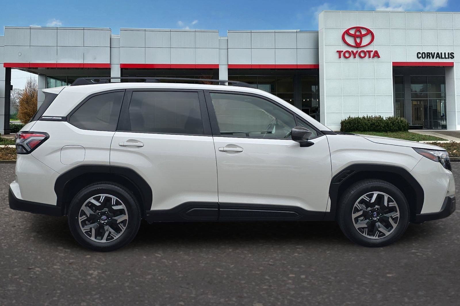 Used 2025 Subaru Forester Premium AWD/4WD image 3