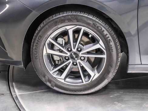 Used 2024 Kia Forte LXS w/ LXS Technology Package FWD image 10
