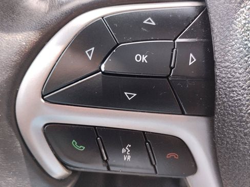 Used 2018 Jeep Grand Cherokee Altitude AWD/4WD image 17