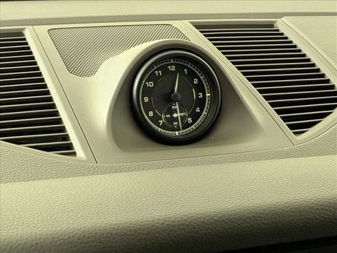 Certified 2023 Porsche Macan S image 28