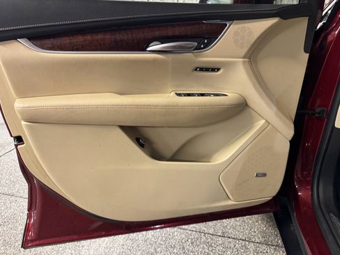 Used 2017 Cadillac XT5 Premium Luxury w/ Advanced Security Package FWD image 21