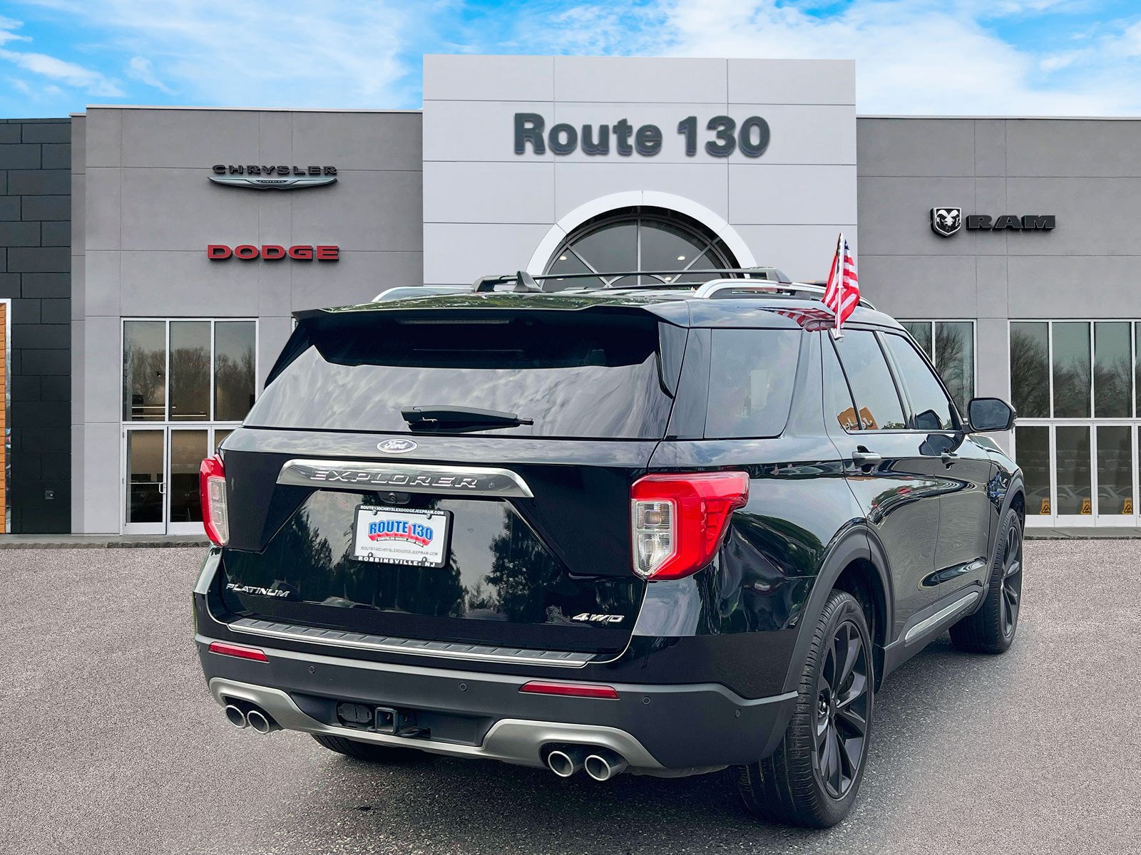 Used 2021 Ford Explorer Platinum w/ Equipment Group 601A AWD/4WD image 4
