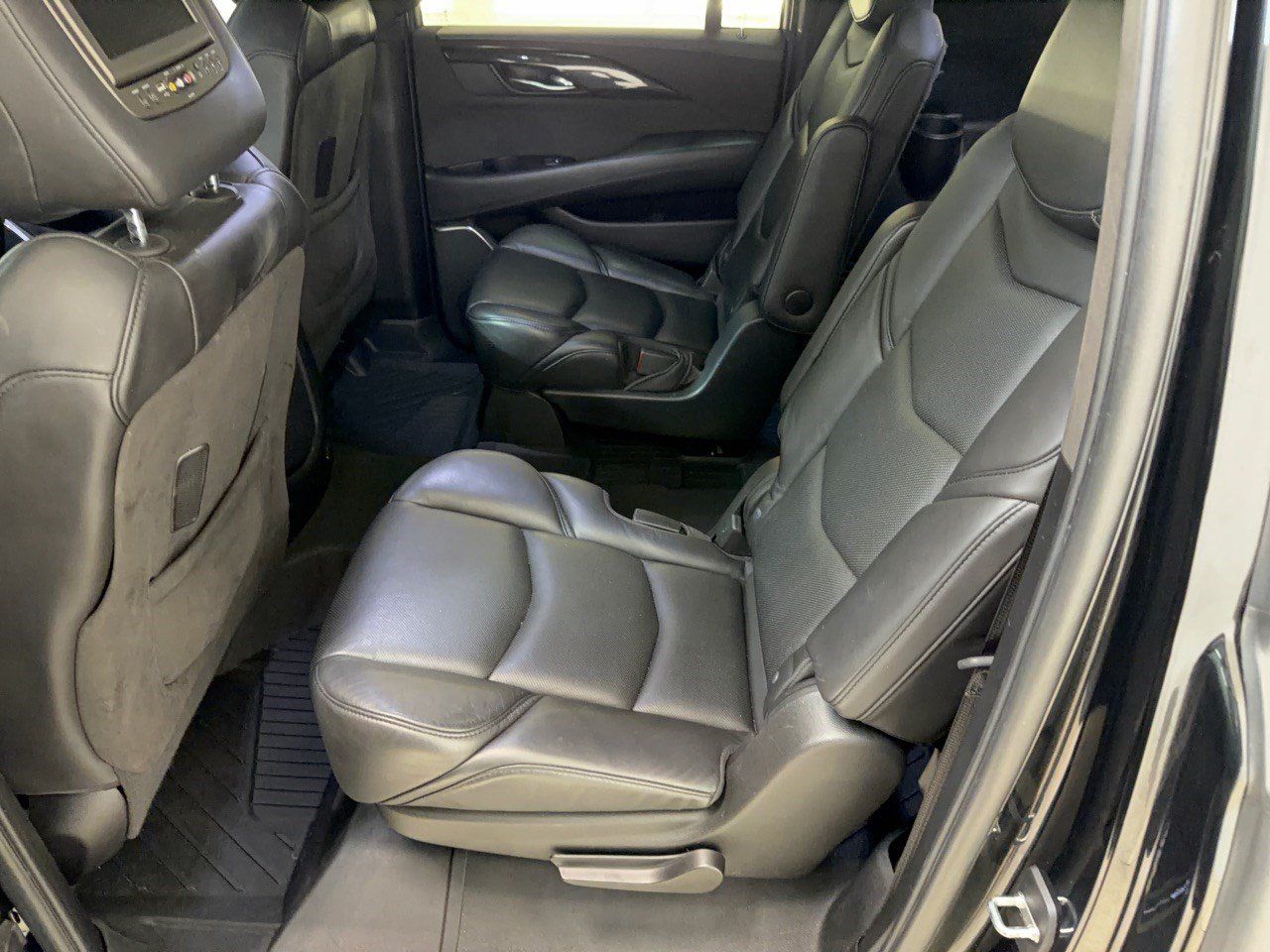 Used 2019 Cadillac Escalade ESV Platinum AWD/4WD image 25