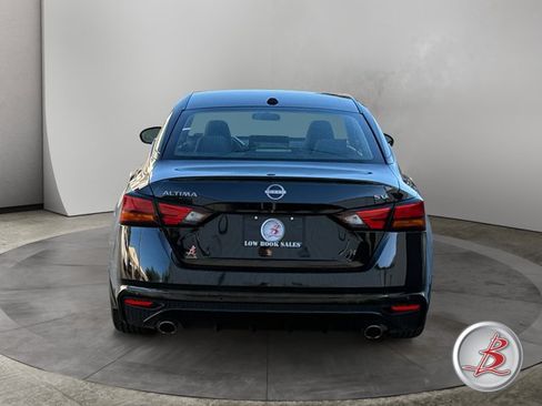 Used 2024 Nissan Altima 2.5 SV w/ SV Premium Package FWD image 6