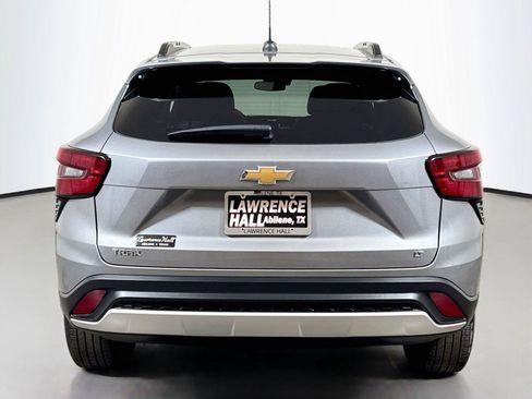 Used 2025 Chevrolet Trax LT FWD image 5