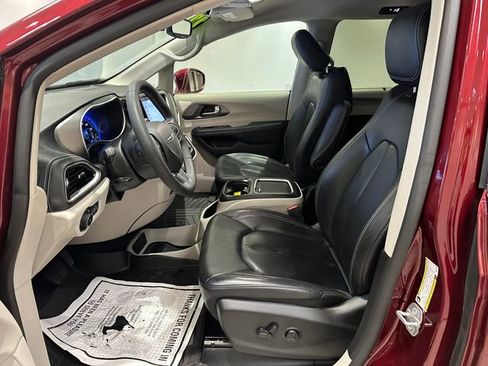 Used 2022 Chrysler Pacifica Touring-L AWD/4WD image 5