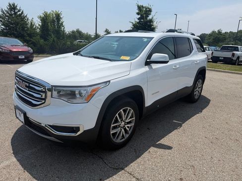 Used 2017 GMC Acadia SLE AWD/4WD image 1