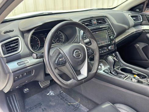 Used 2017 Nissan Maxima SR w/ Midnight Edition FWD image 12