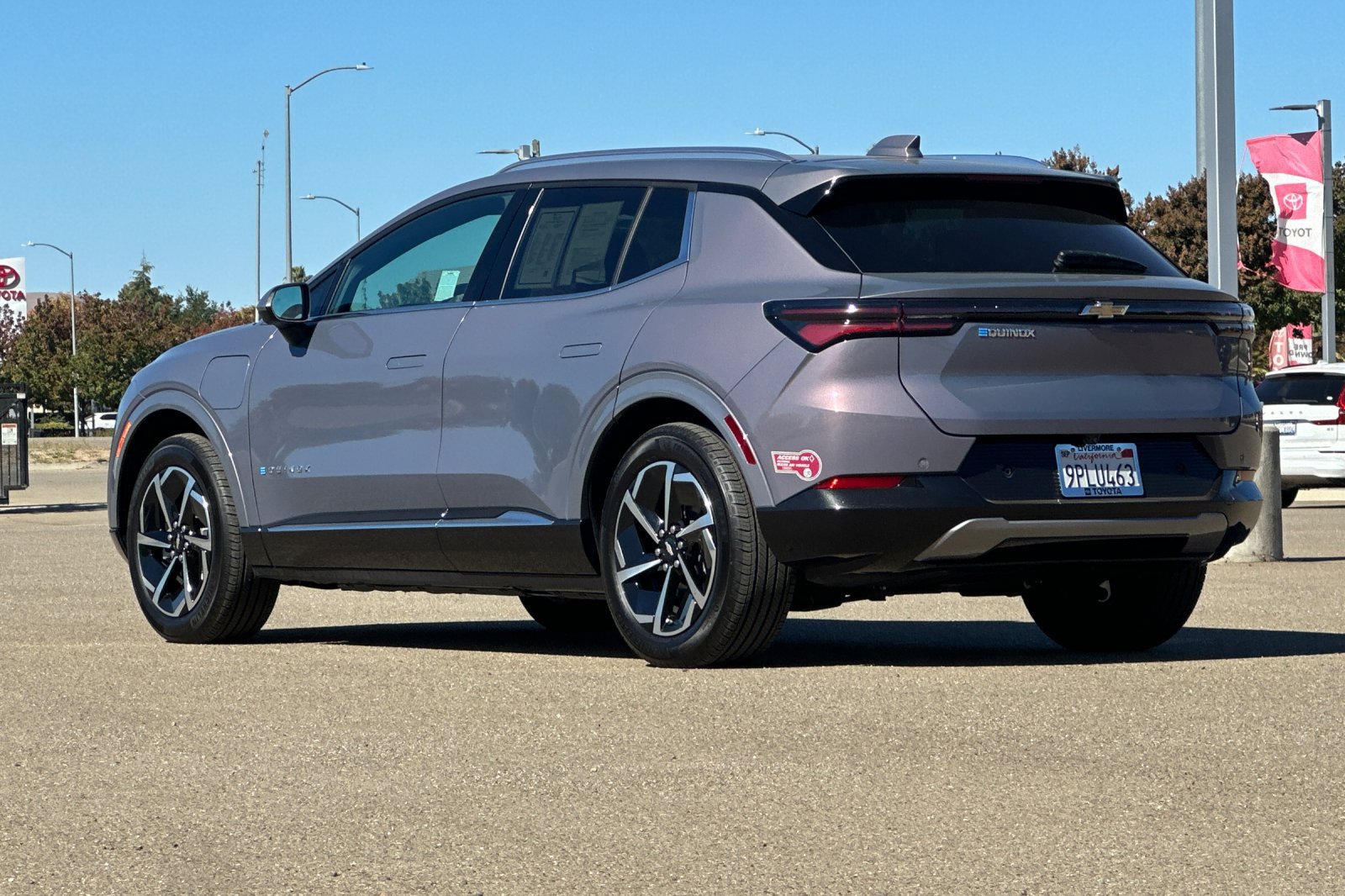 Used 2024 Chevrolet Equinox EV LT w/ LPO, All-Weather Mat Package FWD image 6