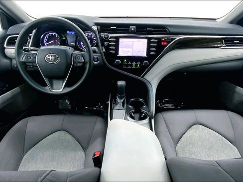 Used 2018 Toyota Camry LE image 18