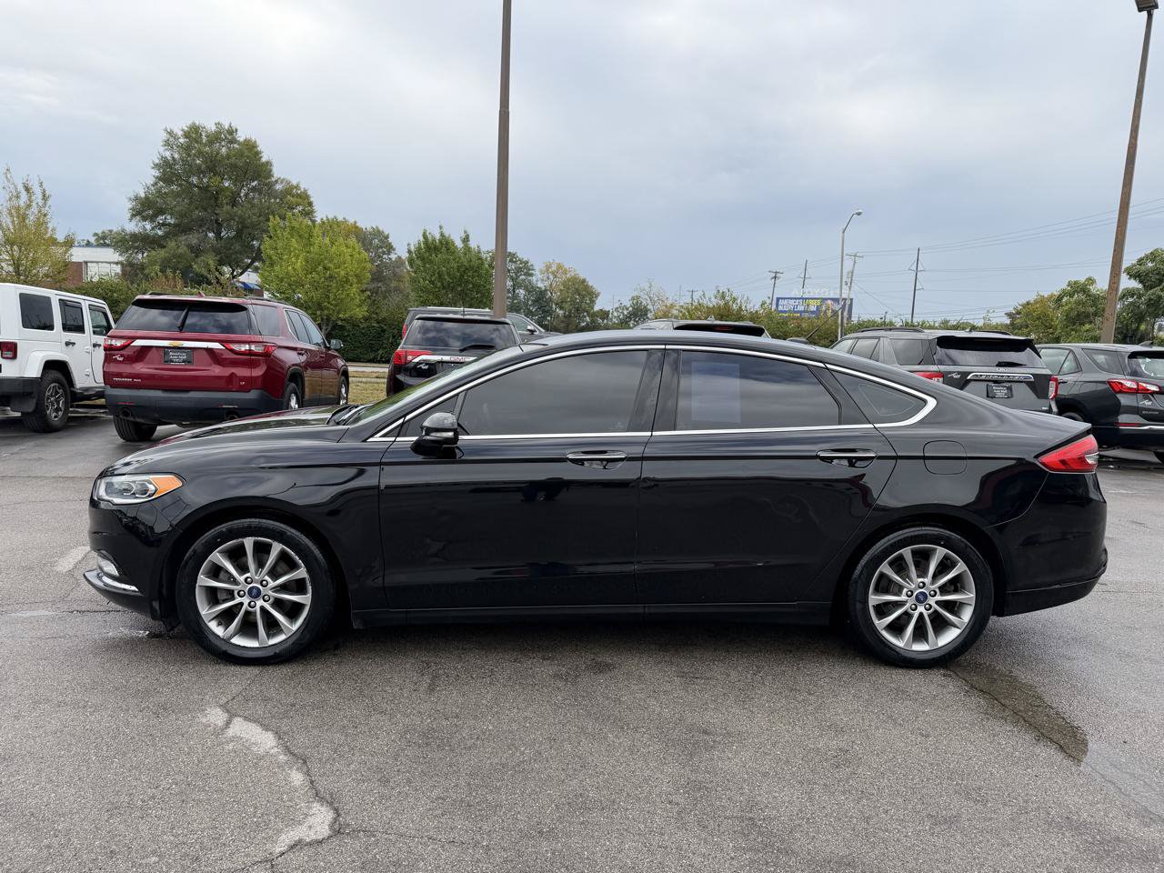 Used 2017 Ford Fusion SE w/ Fusion SE Technology Package FWD image 6