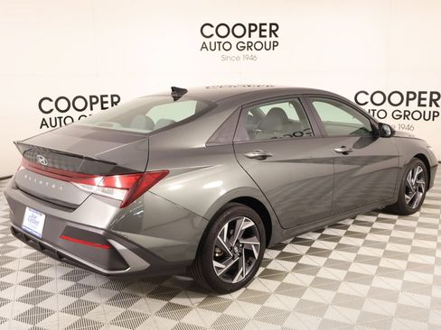 Used 2025 Hyundai Elantra Sport FWD image 19