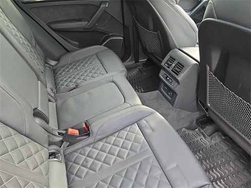 Used 2024 Audi SQ5 Prestige image 13