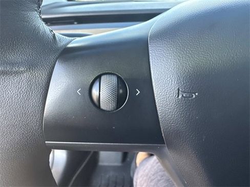 Used 2021 Tesla Model 3 Performance image 26