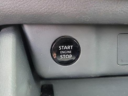 Used 2024 Nissan Rogue SV AWD/4WD image 5
