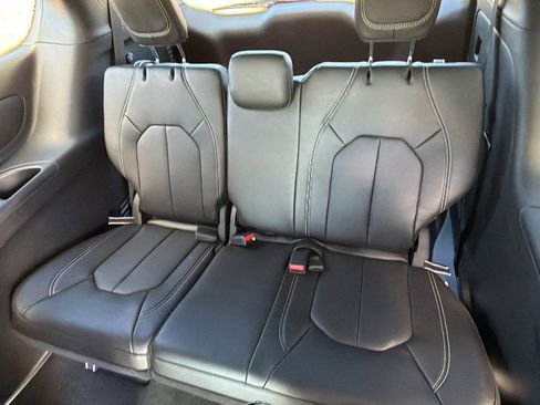 New 2026 Chrysler Pacifica Select image 17