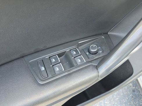Used 2021 Volkswagen Tiguan SE w/ Panoramic Sunroof Package FWD image 16