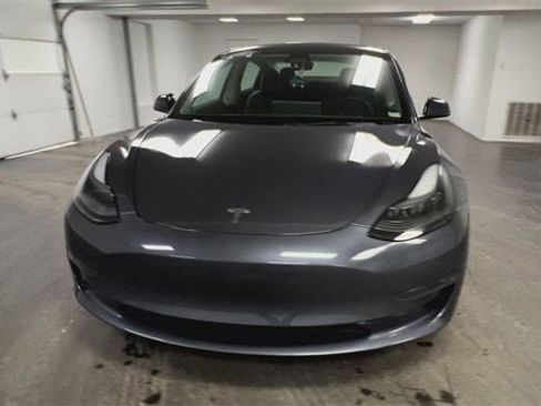 Used 2023 Tesla Model 3 Performance image 3